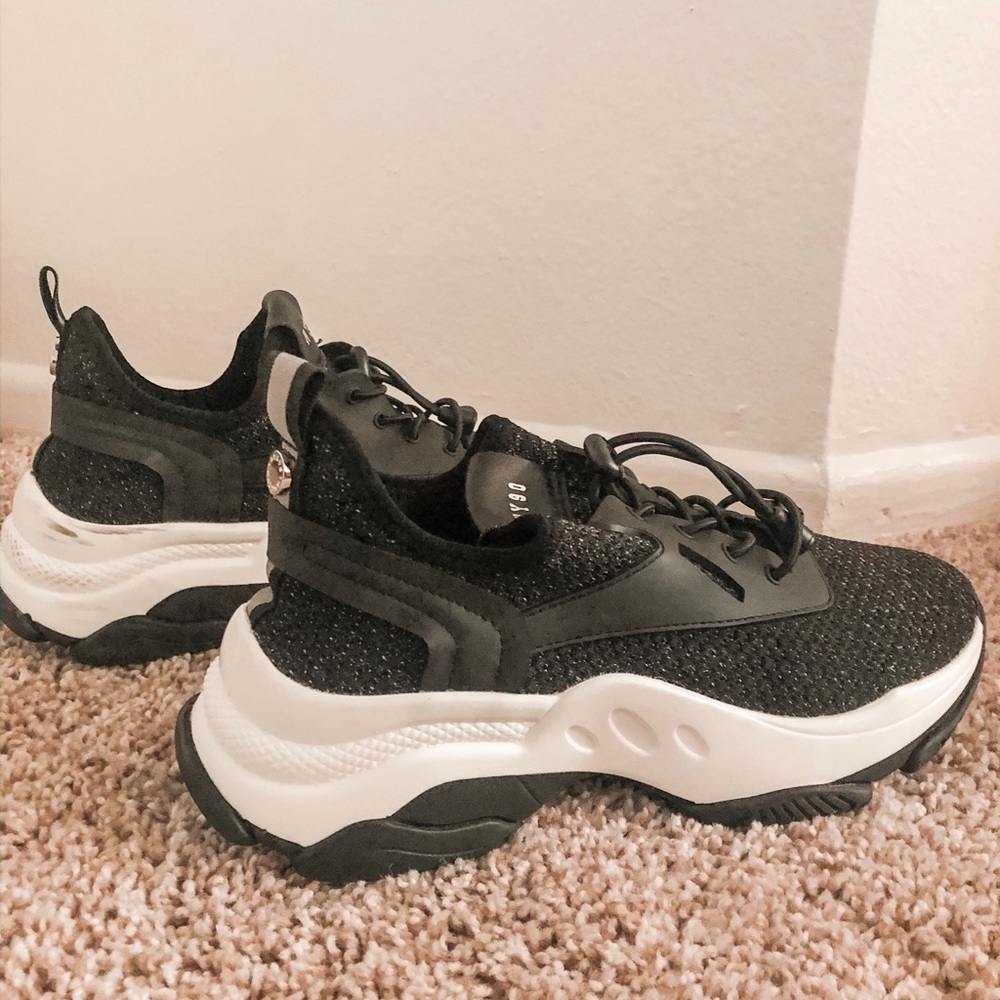 Steve Madden Tennis Shoe